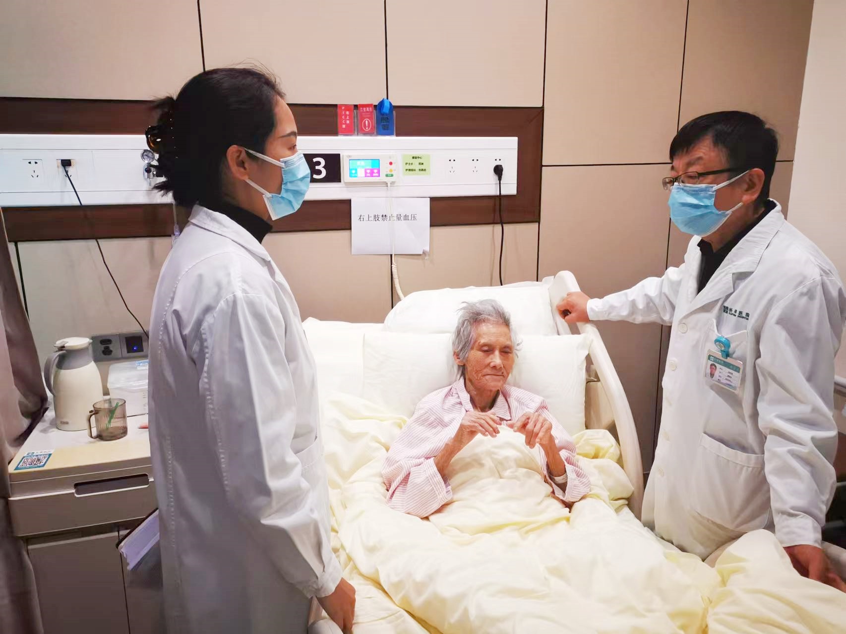 从病床到跑道，看网红“大夫山跑步婆婆”如何跑赢病魔