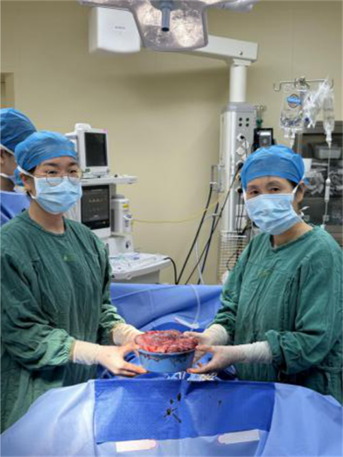 苗族阿姐腹大如萝，肚子里竟是一个……