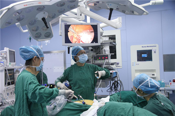 脑梗、骨折术后又查出子宫癌，腹腔镜微创手术帮75岁婆婆解难题