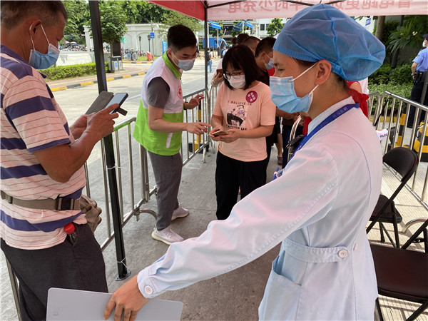 【南方plus】日接种4500人次，番禺最大疫苗接种点迎团体接种高峰