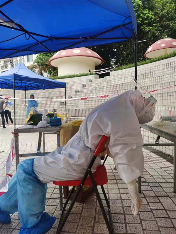 芒种丨采样不忘“义诊”的小姐姐和忘记有个娃的妈妈