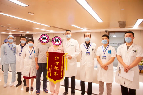 34岁女子体检发现颅内肿瘤，顶级专家不开颅经鼻切除