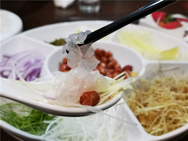 鱼生配白酒30年，广东男子胆管现大量寄生虫，“原来杀虫秘籍不管用”