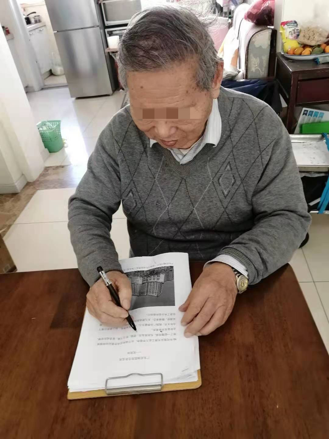 85岁老教授亲笔9页长文，只想让外国友人知道国内医院这么好！