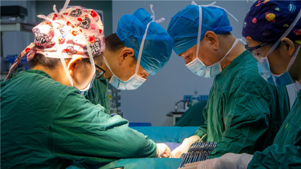 【家庭医生在线】惊险！37岁孕妈肚里揣着一个宝宝 还有2个同样大的肿瘤