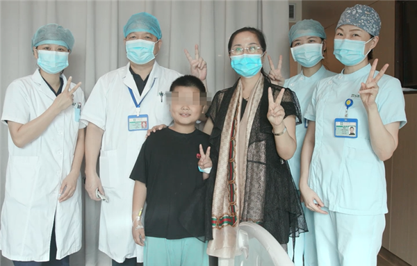 亲眼看着车轮碾过7岁儿子，康复出院前妈妈含泪写下一封信