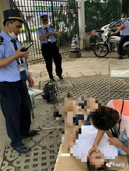 六旬阿姨晕倒，路过护士跪地施救！热浪纵横，这些一定要注意