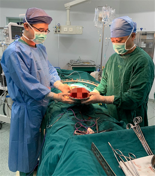 52岁男子骑车撞树，竟查出巨大罕见胰腺癌