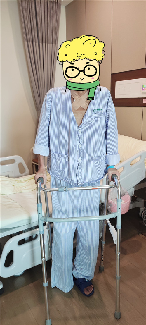 连呼吸都成了奢侈！吸烟带来的这个病让他痛苦不已